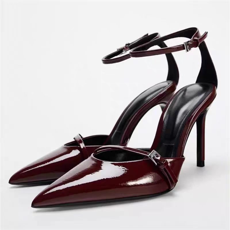 صنادل نسائية صيفية مثيرة بكعب  - مراجعة Leather Classic Strap وسعره